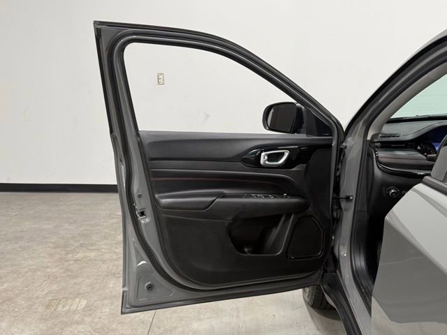 Used 2022 Jeep Compass Trailhawk w/ Trailhawk Convenience Group image 13