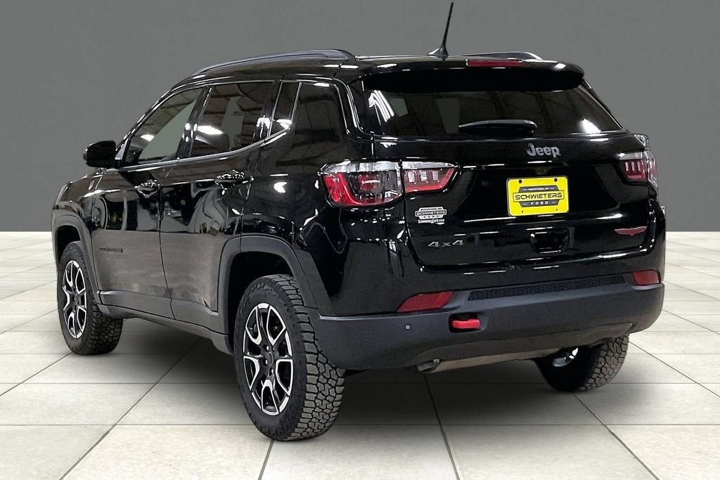 Used 2025 Jeep Compass Trailhawk AWD/4WD image 11