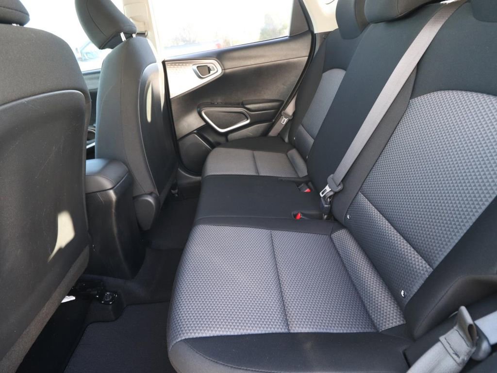 Used 2025 Kia Soul LX w/ LX Technology Package image 9