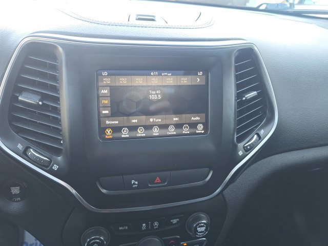 Used 2019 Jeep Cherokee Latitude Plus w/ Comfort/Convenience Group AWD/4WD image 20