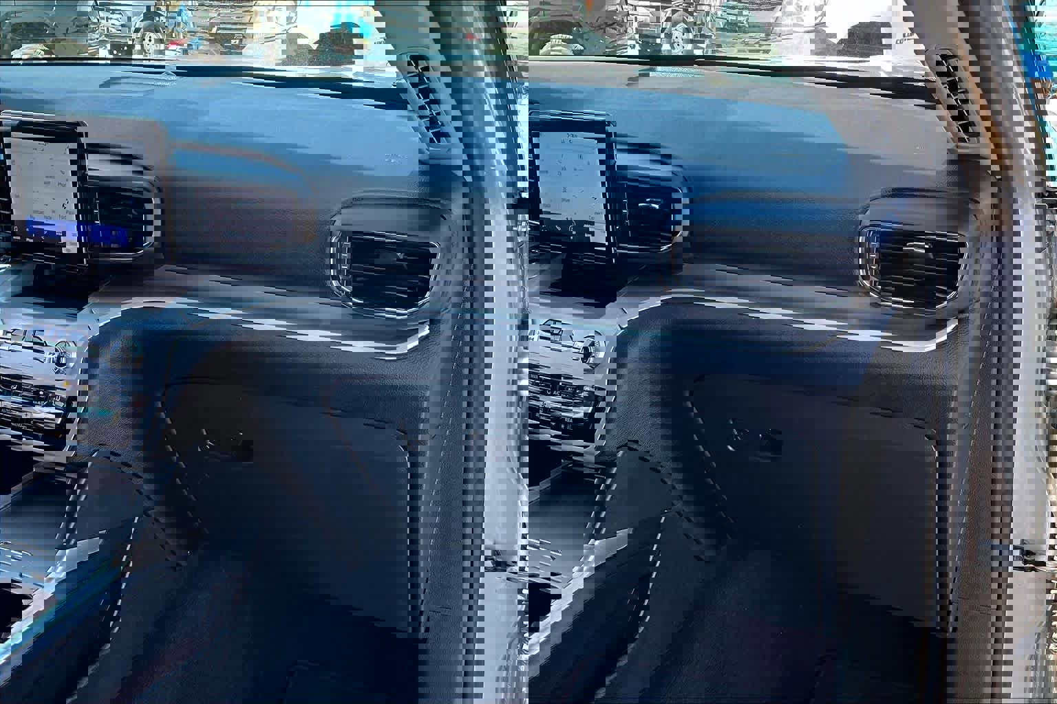 Certified 2021 Ford Explorer XLT w/ Equipment Group 202A image 17