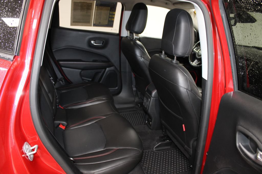 Used 2018 Jeep Compass Trailhawk w/ Leather Interior Group AWD/4WD image 31