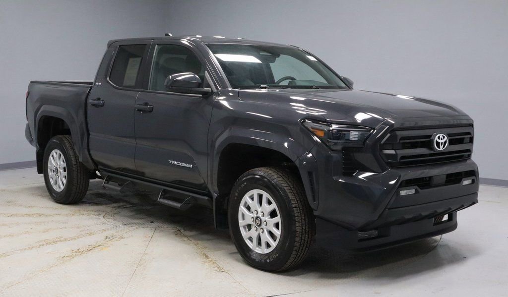 Used 2025 Toyota Tacoma SR5 image 7
