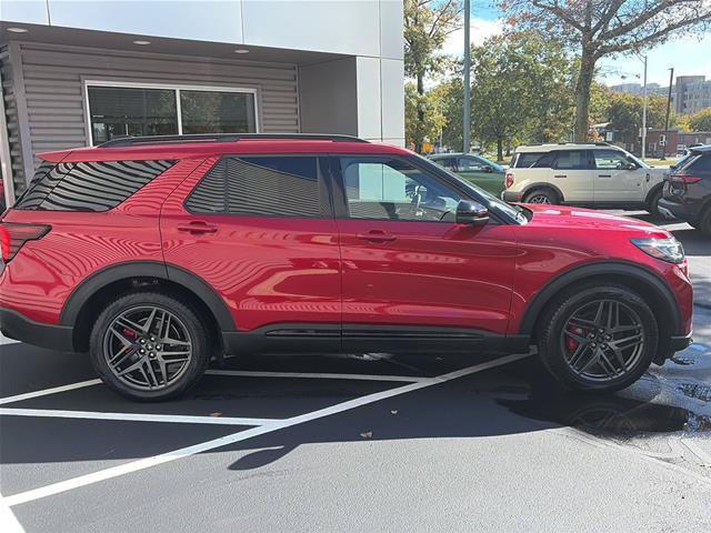 Certified 2025 Ford Explorer ST AWD/4WD image 5