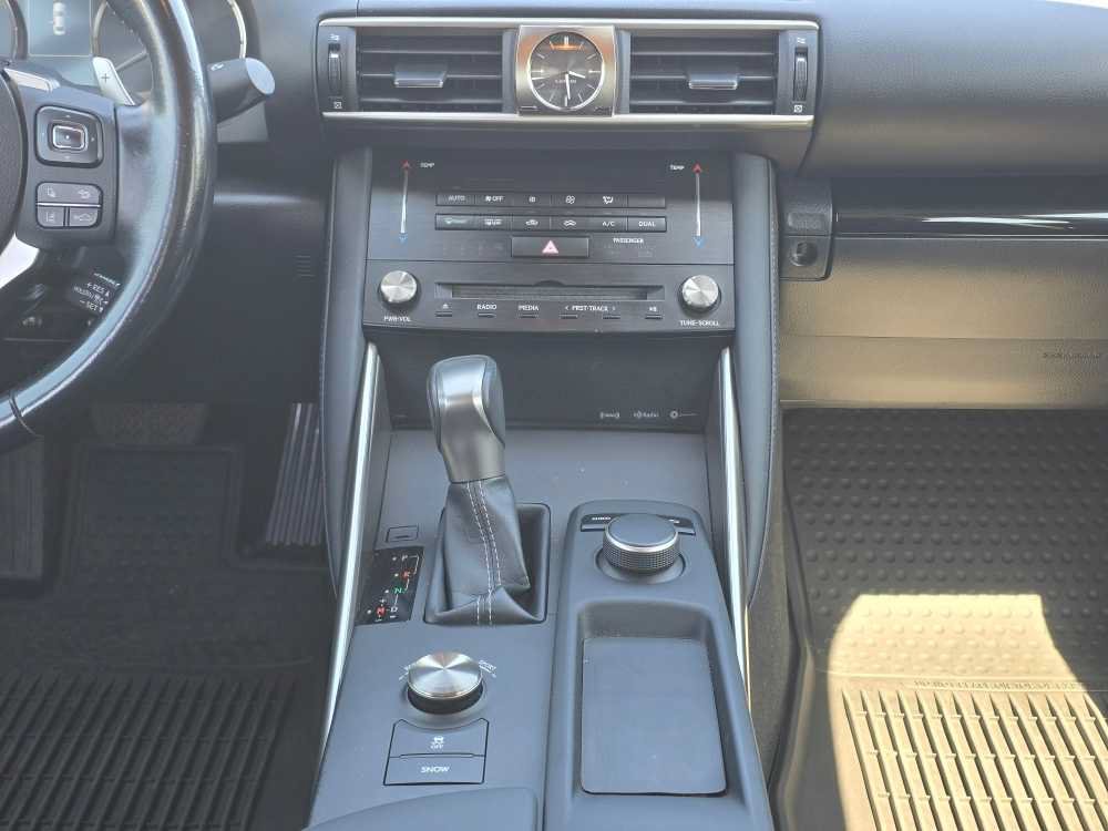 Used 2017 Lexus IS 200t RWD image 13