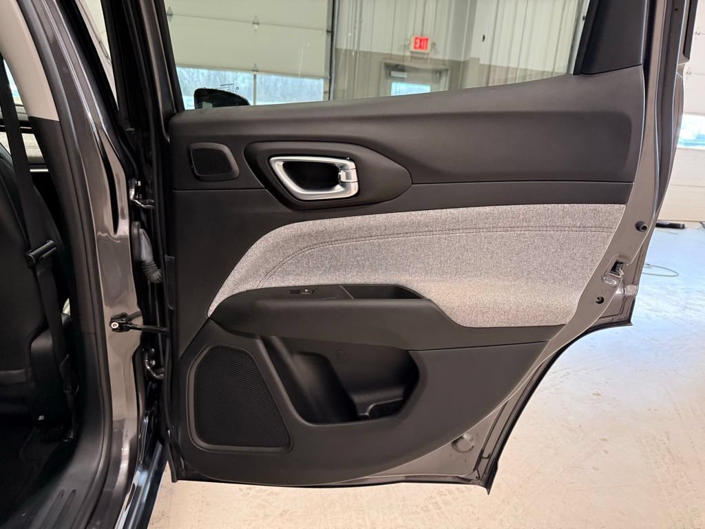 Used 2022 Jeep Compass Latitude w/ Sun and Sound Group AWD/4WD image 29
