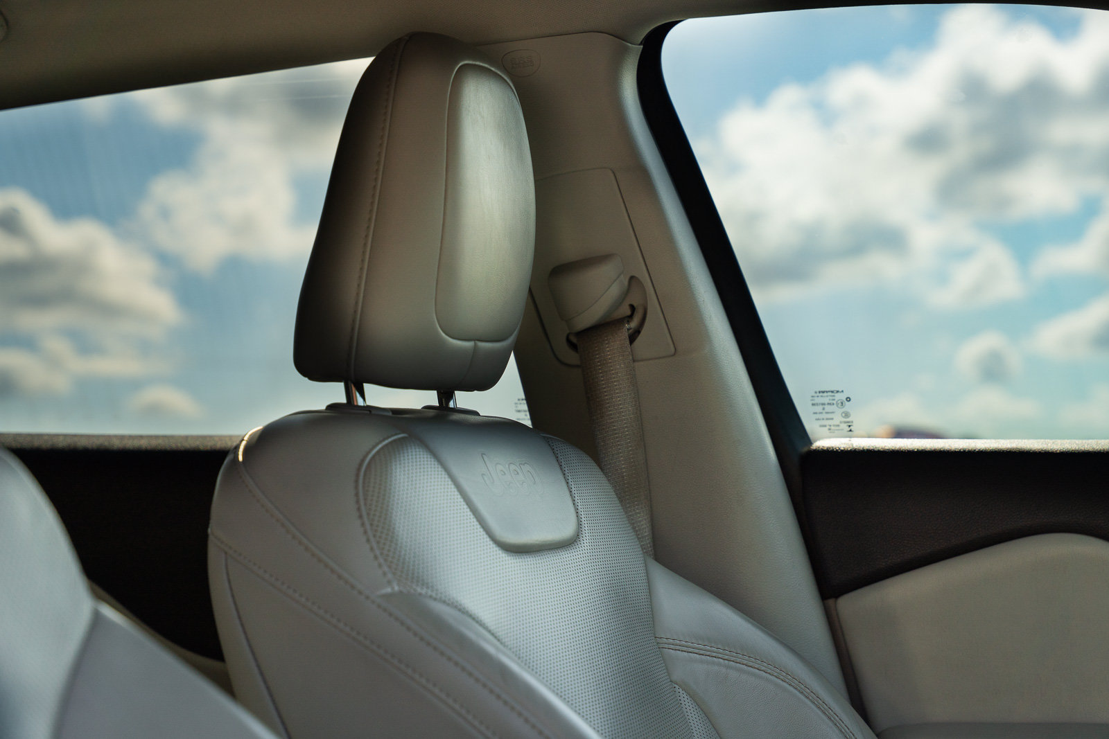 Used 2020 Jeep Cherokee Limited FWD image 15