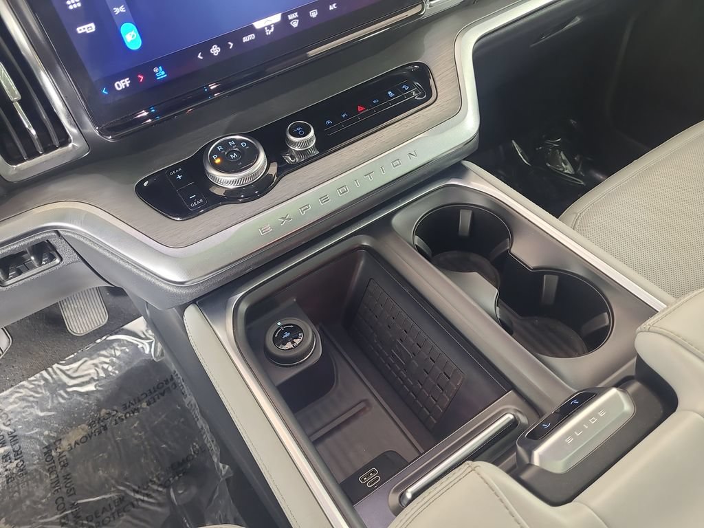 Certified 2025 Ford Expedition Platinum w/ Driver's Package AWD/4WD image 16