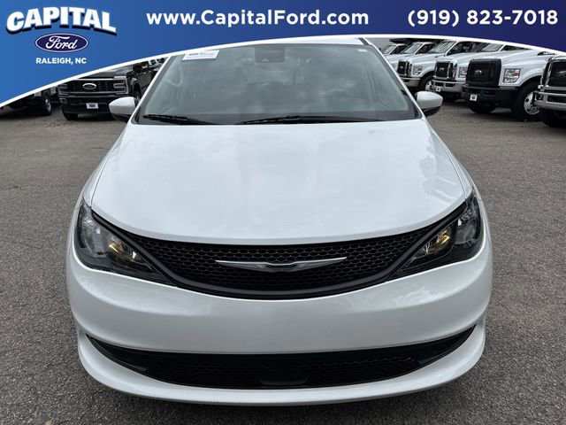 Used 2023 Chrysler Voyager LX FWD image 10
