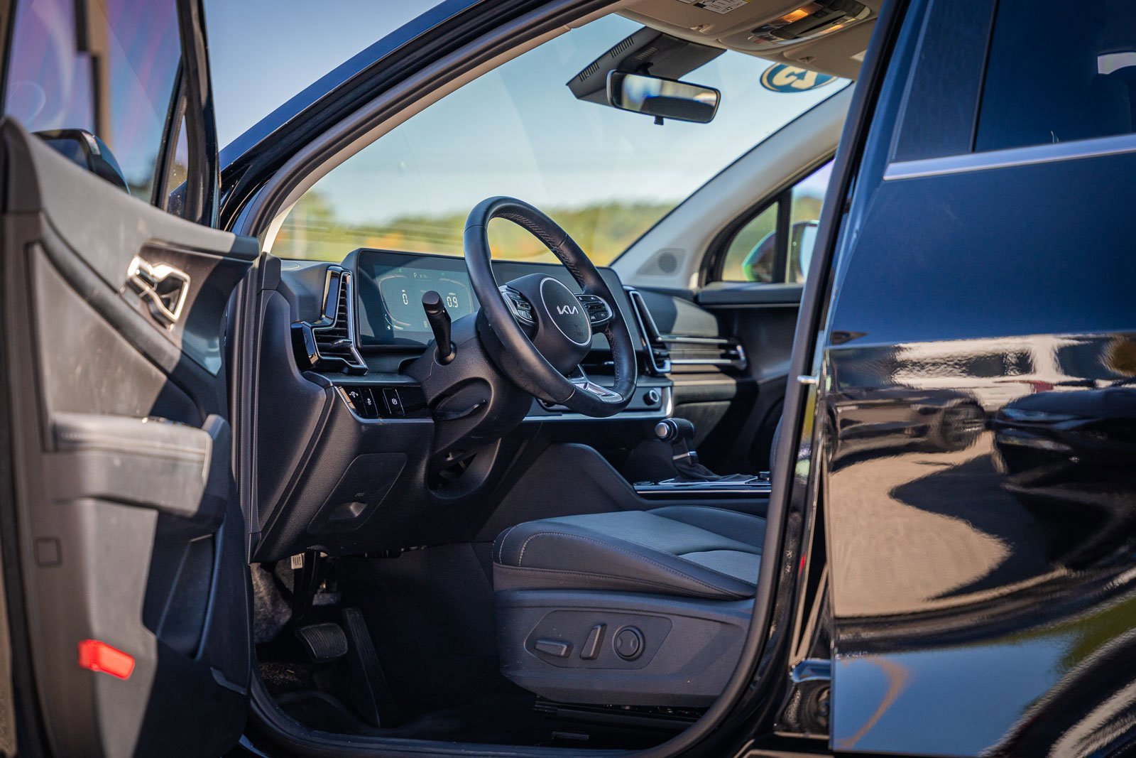 Used 2025 Kia Sportage EX image 17