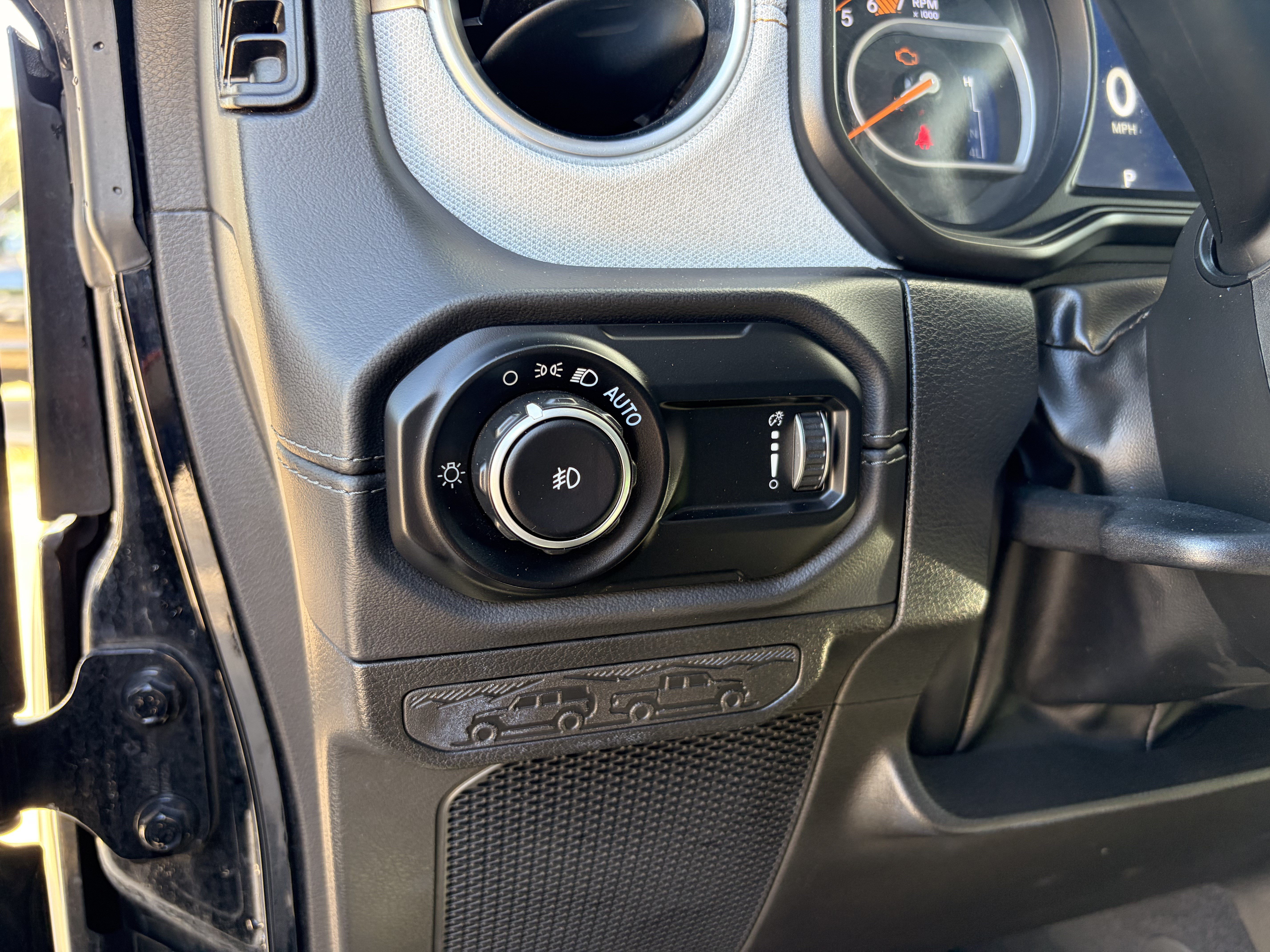 Used 2024 Jeep Wrangler Unlimited Sahara AWD/4WD image 21