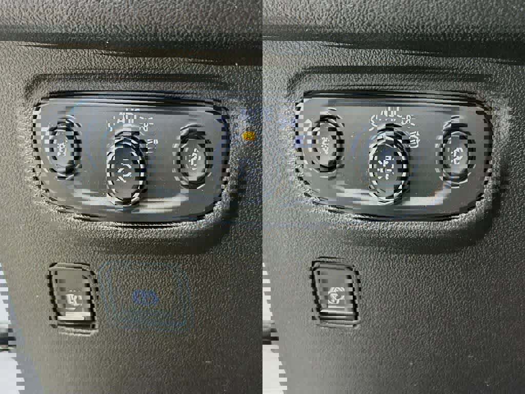 Used 2024 GMC Terrain SLT image 28