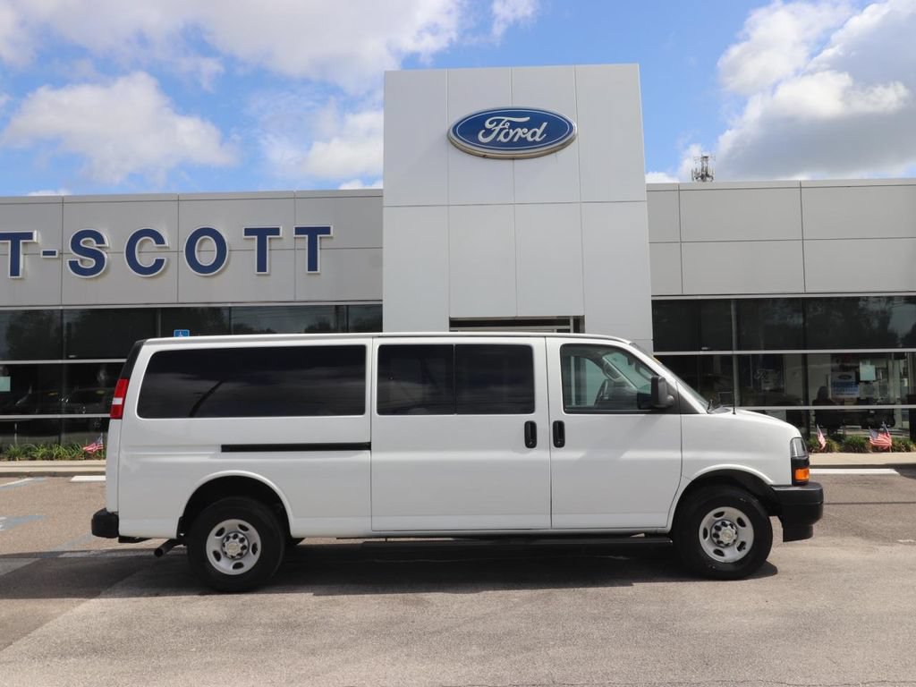 Used 2024 Chevrolet Express 3500 LS RWD image 20