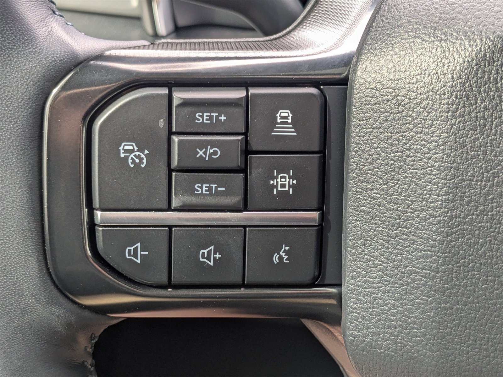 Certified 2025 Ford F250 Platinum w/ FX4 Off-Road Package image 29