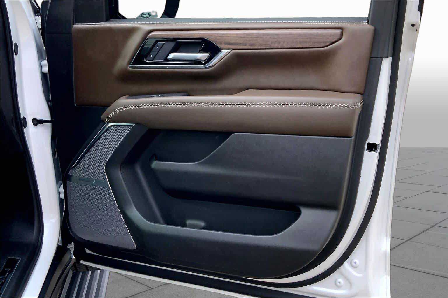Used 2025 GMC Yukon XL Denali Ultimate w/ LPO, Floor Liner Package AWD/4WD image 23