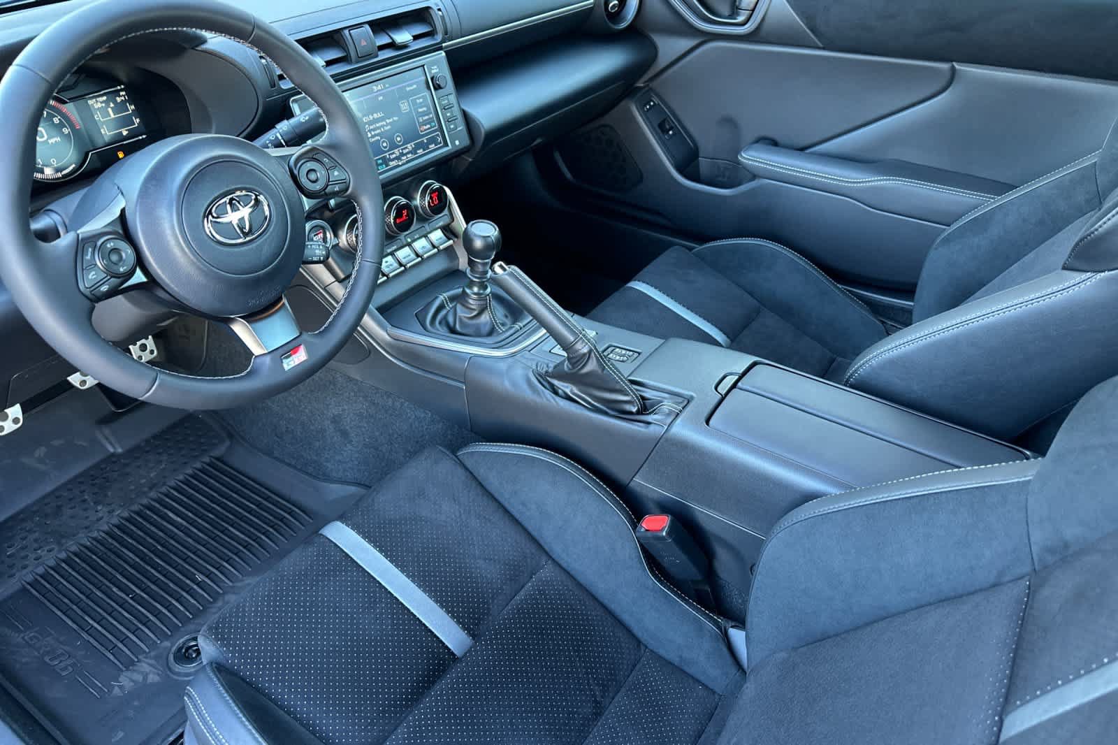 Used 2025 Toyota GR86 Premium w/ Performance Package RWD image 10