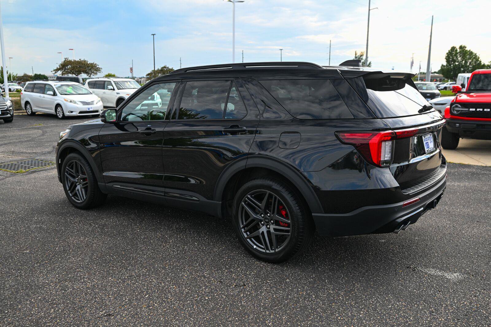 Certified 2025 Ford Explorer ST AWD/4WD image 7