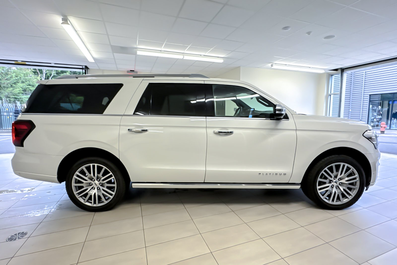 Certified 2022 Ford Expedition Max Platinum AWD/4WD image 3