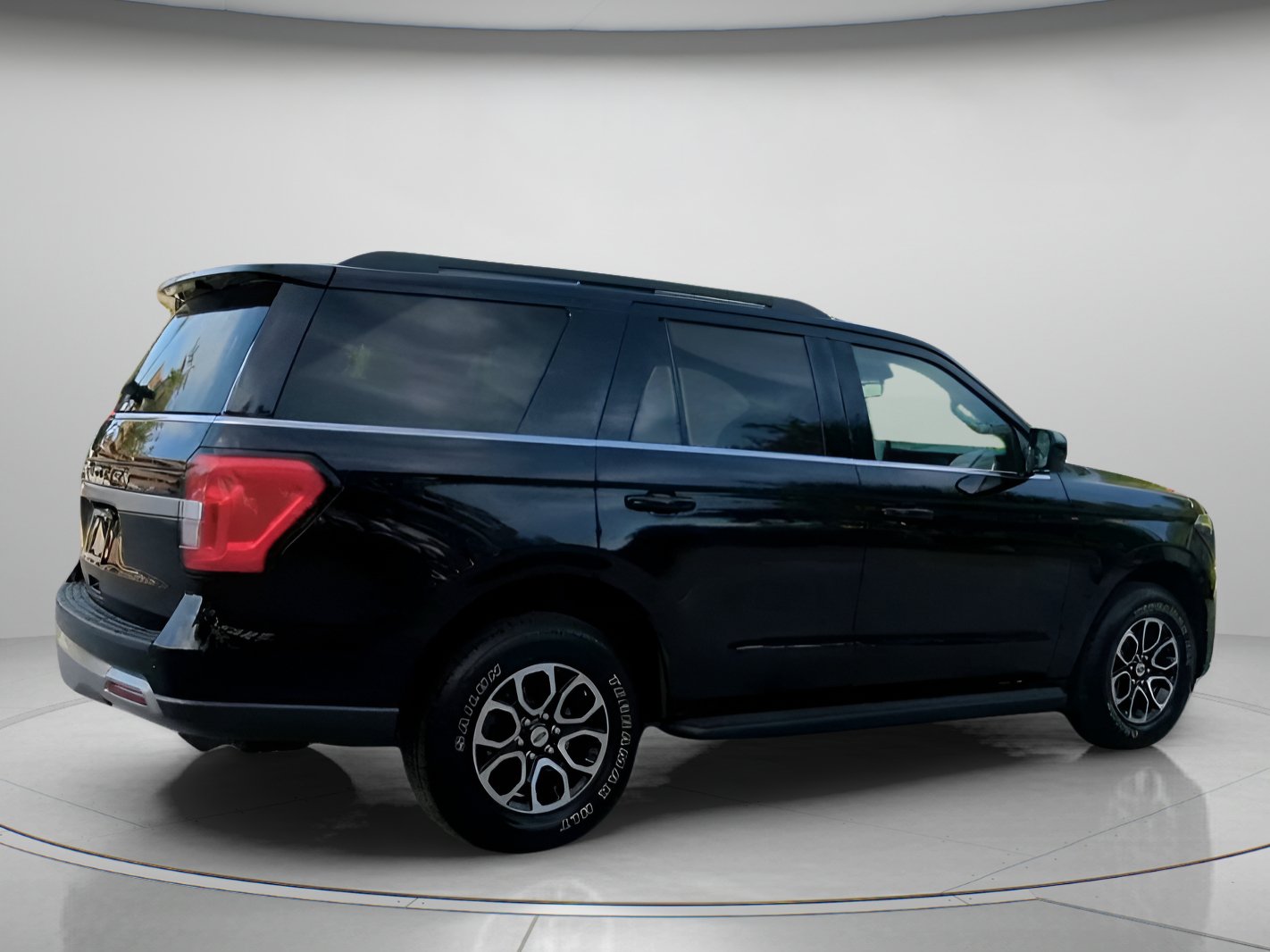 Certified 2024 Ford Expedition XLT RWD image 29
