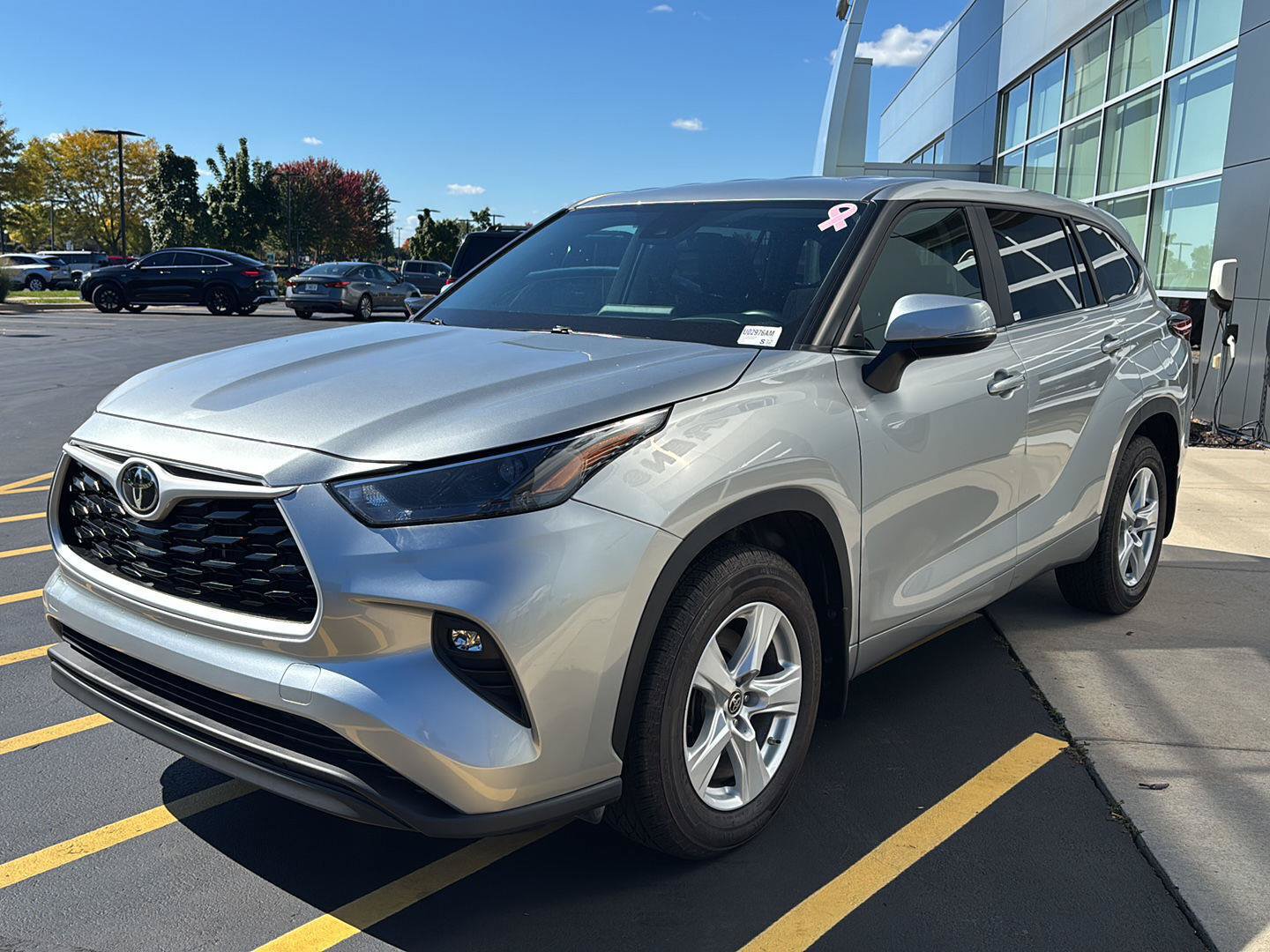 Used 2025 Toyota Highlander LE AWD/4WD image 8