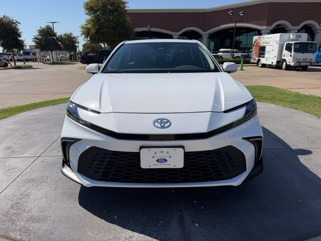 Used 2025 Toyota Camry SE w/ Convenience Package FWD image 2
