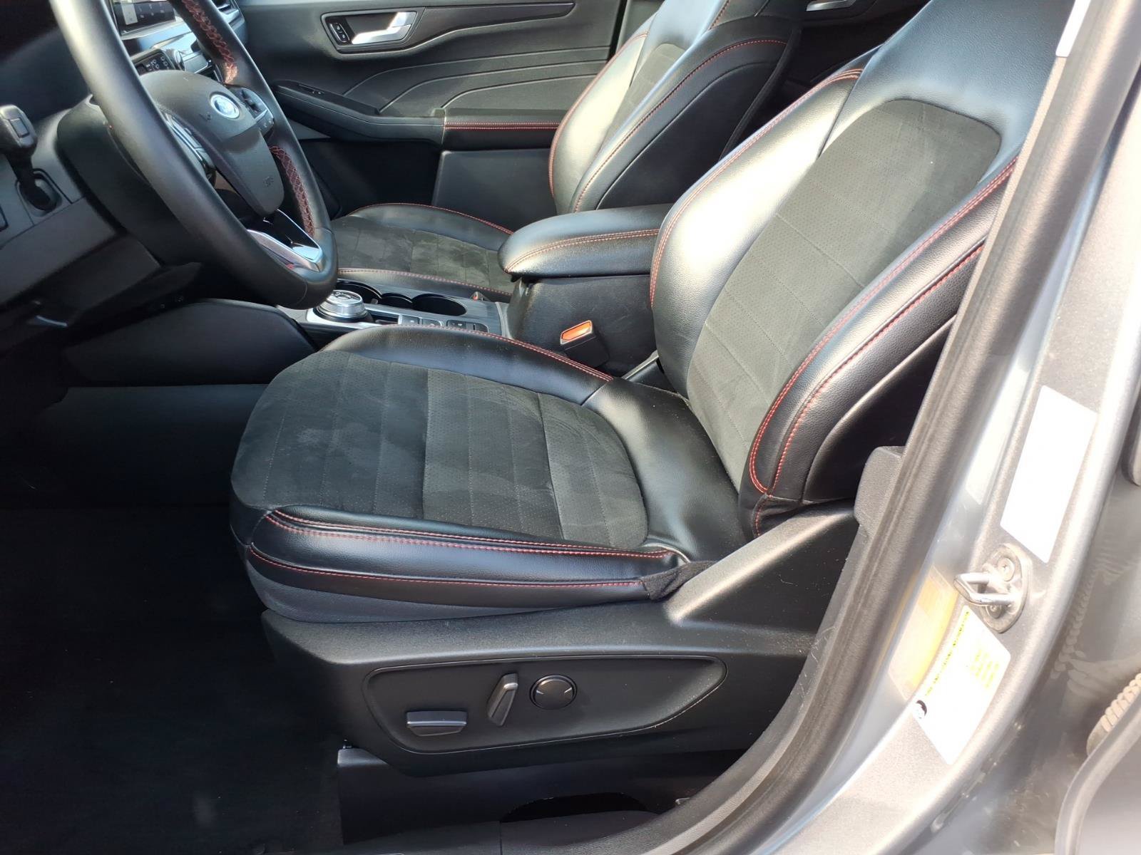 Certified 2022 Ford Escape SEL w/ SEL Stealth AWD Package image 14