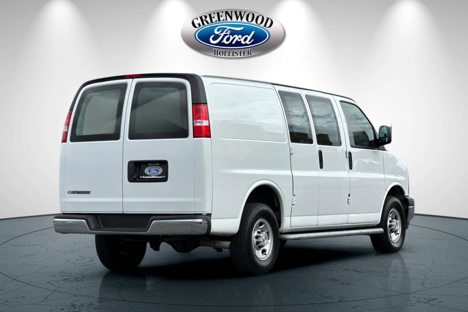 Used 2023 Chevrolet Express 2500 w/ Driver Convenience Package image 4