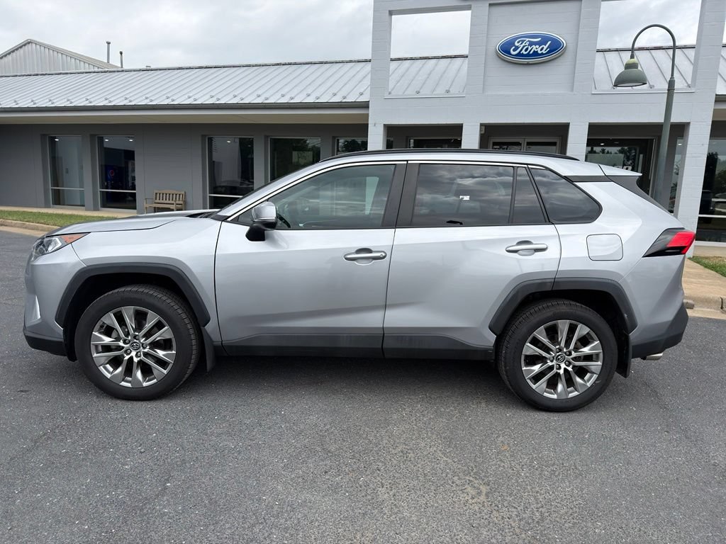 Used 2020 Toyota RAV4 XLE Premium AWD/4WD image 2