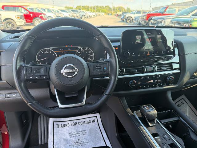 Used 2024 Nissan Pathfinder SL FWD image 11