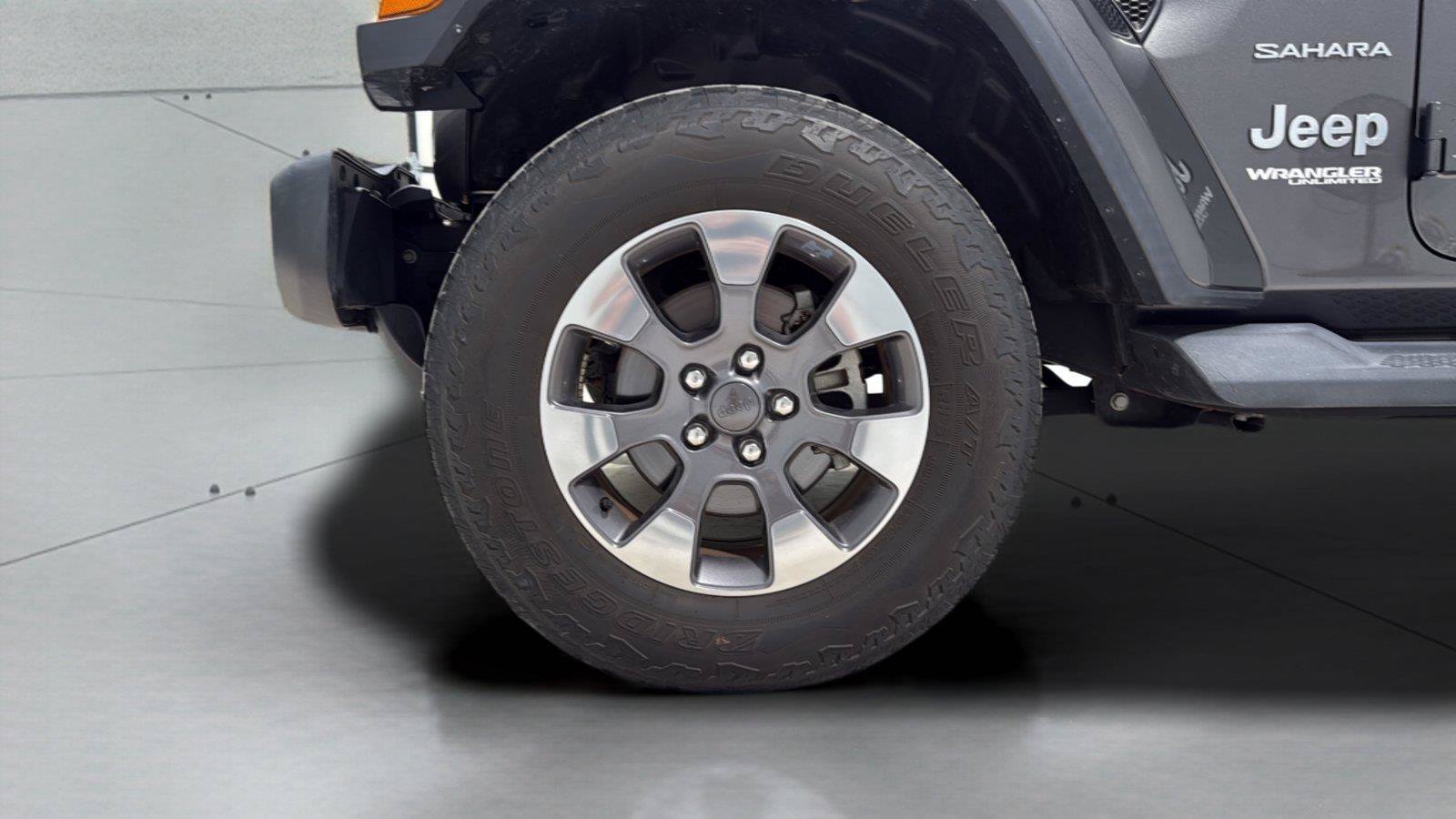 Used 2019 Jeep Wrangler Unlimited Sahara w/ Cold Weather Group AWD/4WD image 28
