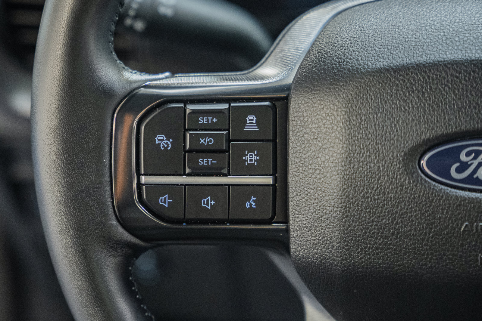 Certified 2025 Ford F150 Platinum AWD/4WD image 30