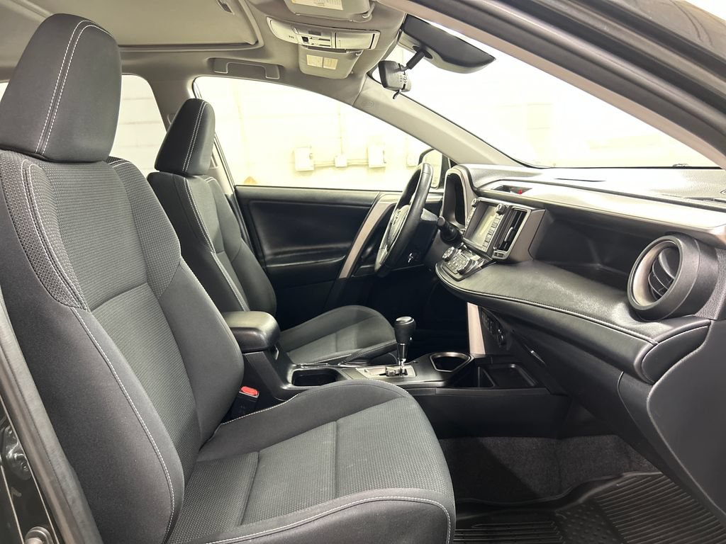 Used 2018 Toyota RAV4 XLE AWD/4WD image 16