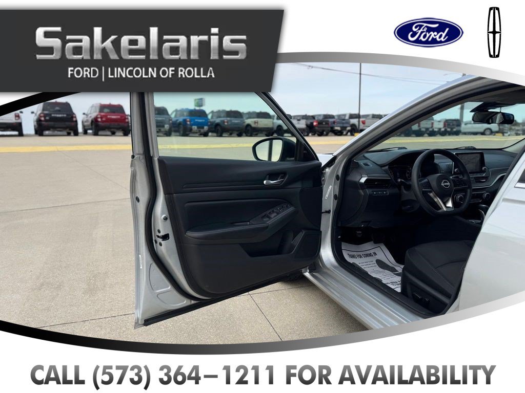 Used 2024 Nissan Altima 2.5 SV FWD image 10