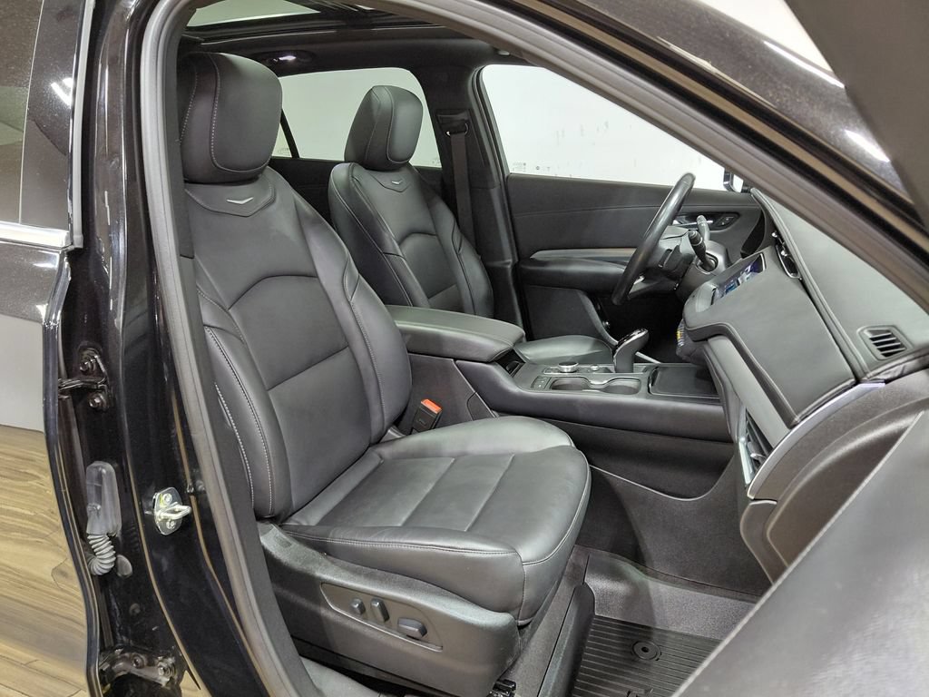Used 2023 Cadillac XT4 Premium Luxury w/ Technology Package AWD/4WD image 29