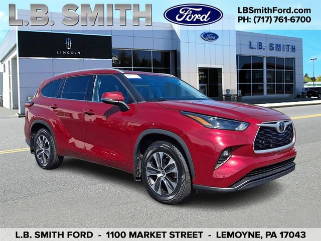 Used 2022 Toyota Highlander XLE AWD/4WD image 1