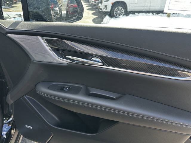 Used 2025 Cadillac XT6 Sport w/ Technology Package image 36