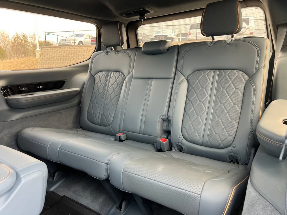 Used 2023 Jeep Grand Wagoneer Series III w/ Rear Seat Video Group 1 image 12