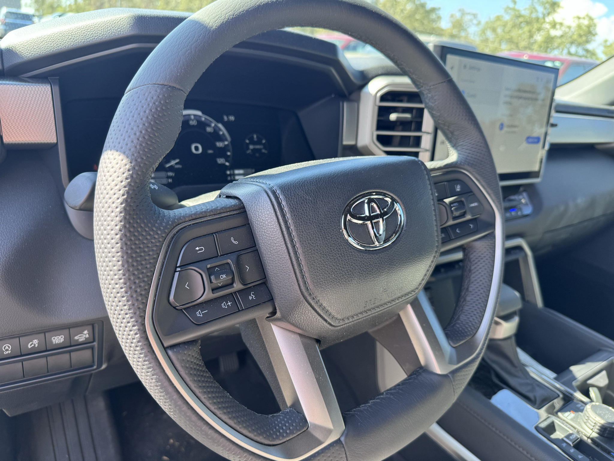 Used 2025 Toyota Tundra Limited AWD/4WD image 18