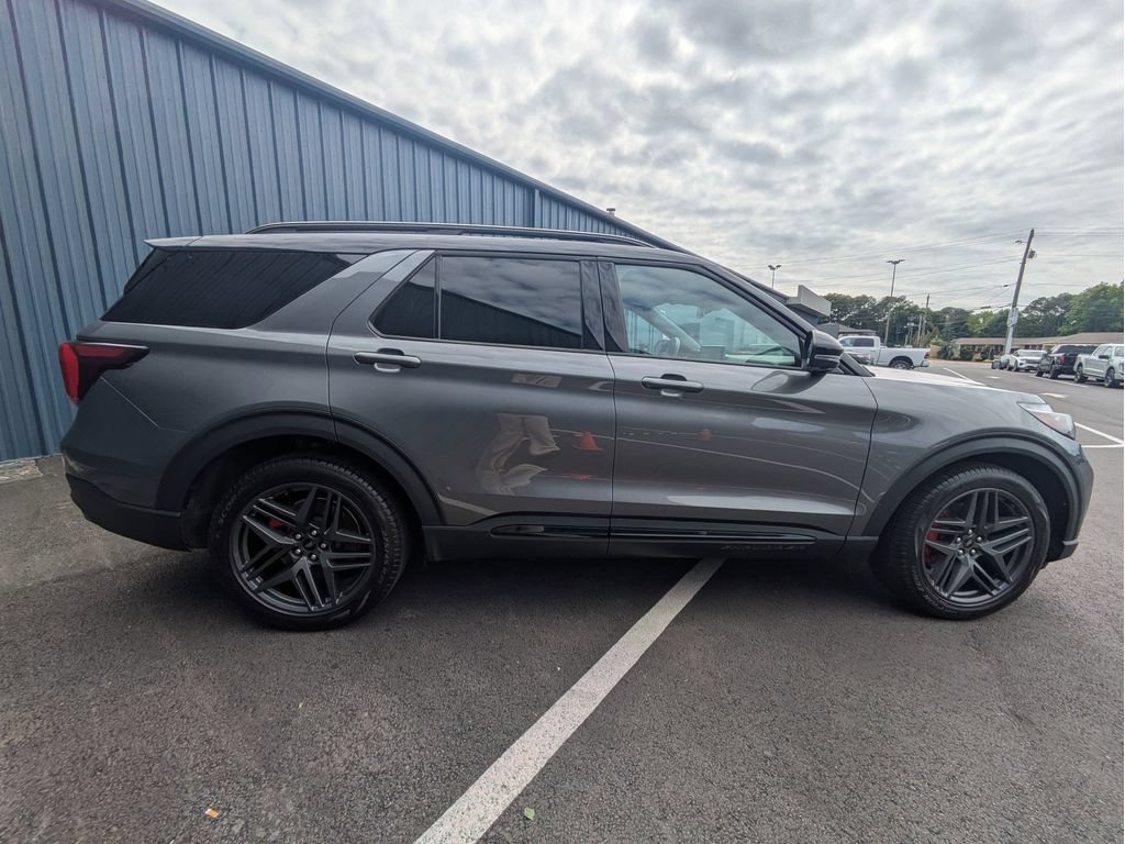 Certified 2025 Ford Explorer ST AWD/4WD image 4
