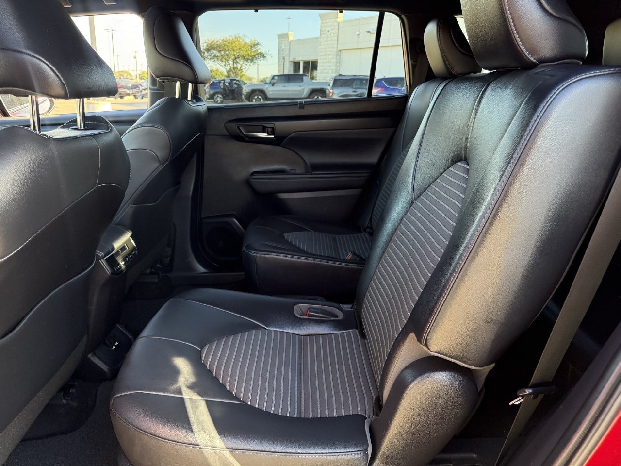 Used 2021 Toyota Highlander XSE FWD image 28