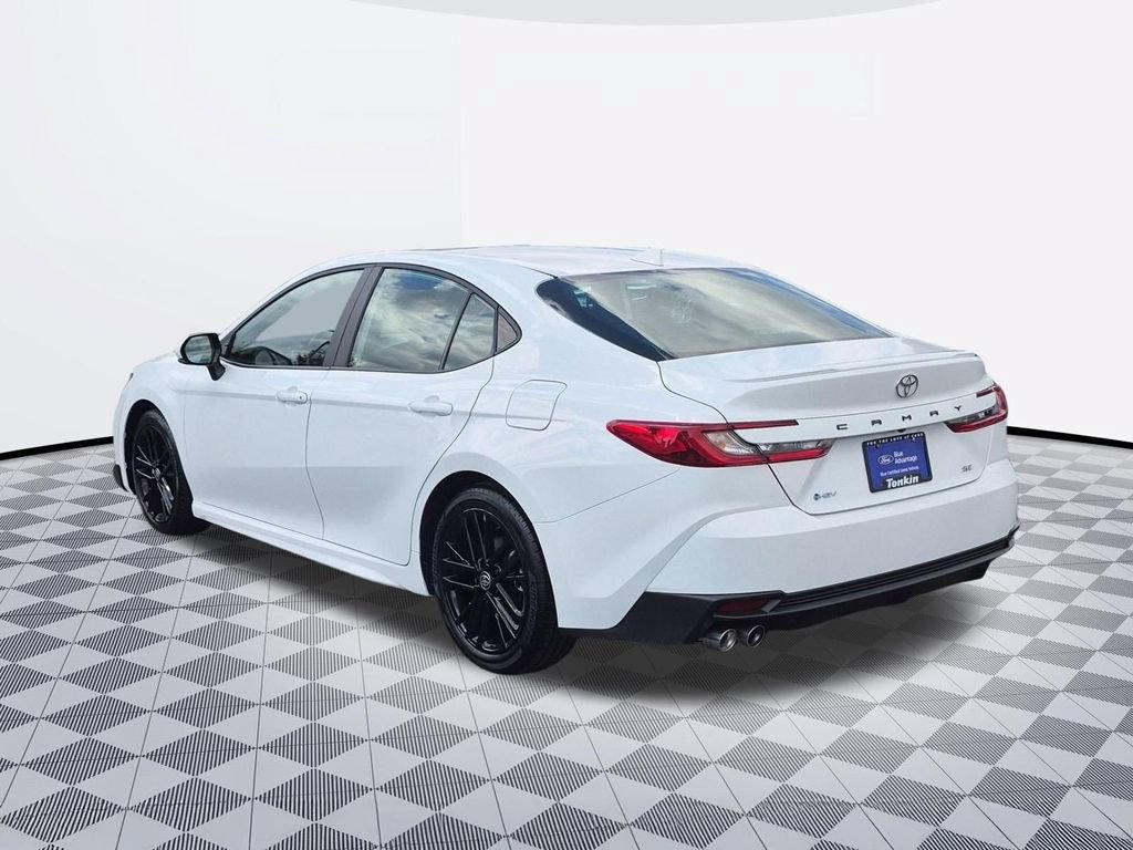 Used 2025 Toyota Camry SE FWD image 4