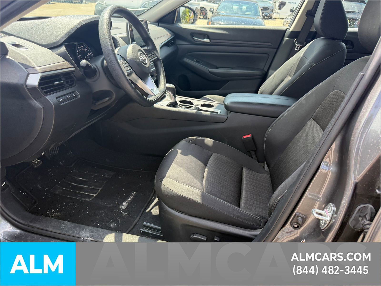 Used 2025 Nissan Altima 2.5 SV FWD image 11
