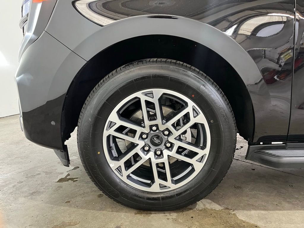 Certified 2025 Ford Expedition Active AWD/4WD image 18
