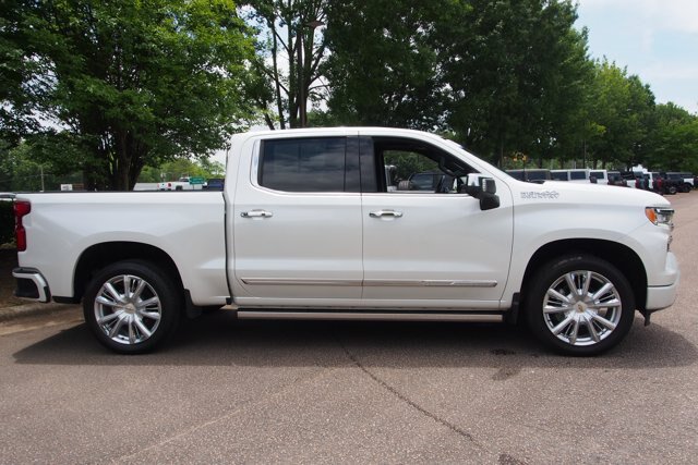 Used 2023 Chevrolet Silverado 1500 High Country w/ High Country Premium Package AWD/4WD image 9