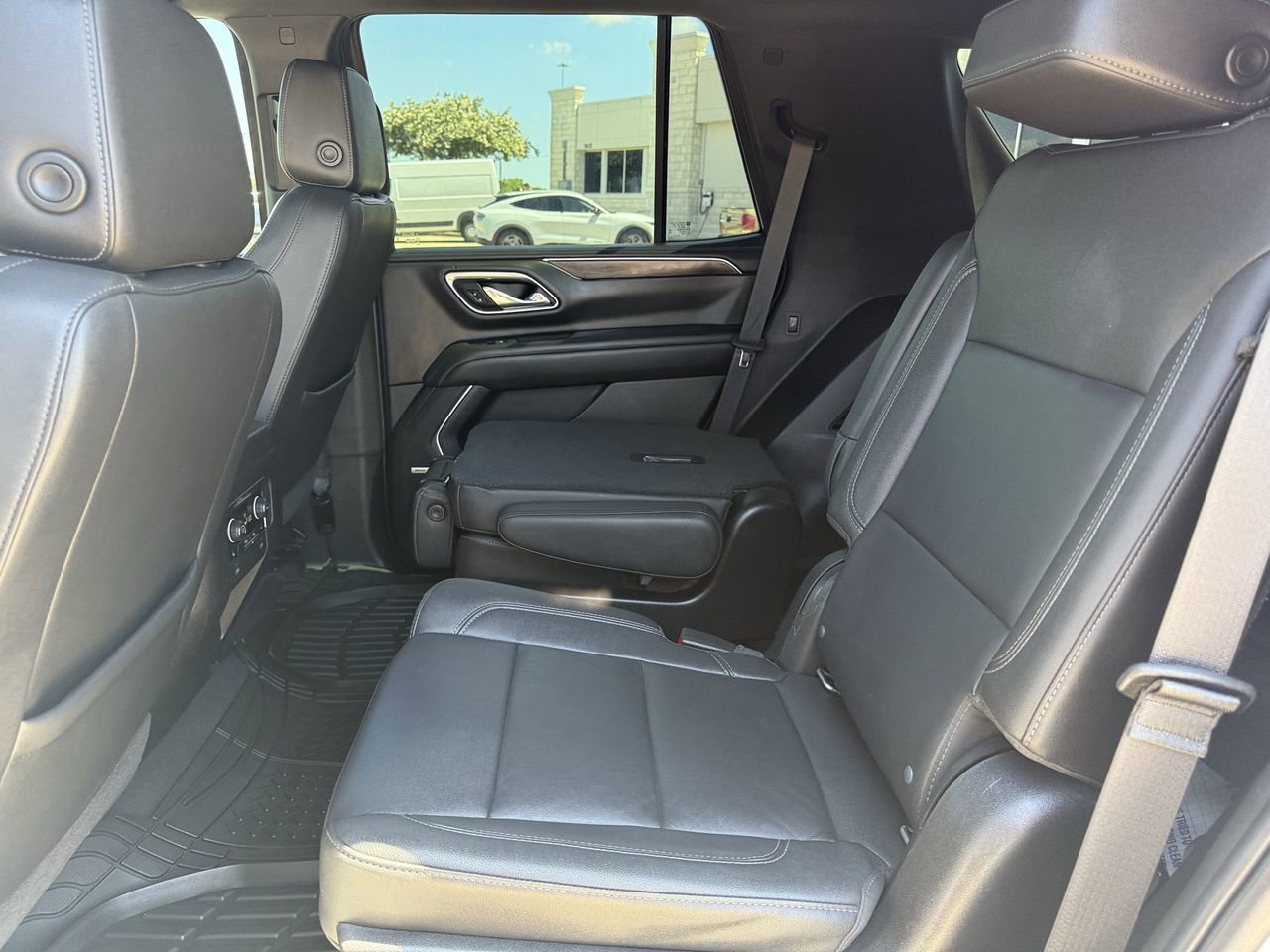Used 2021 Chevrolet Tahoe Z71 w/ Luxury Package AWD/4WD image 25