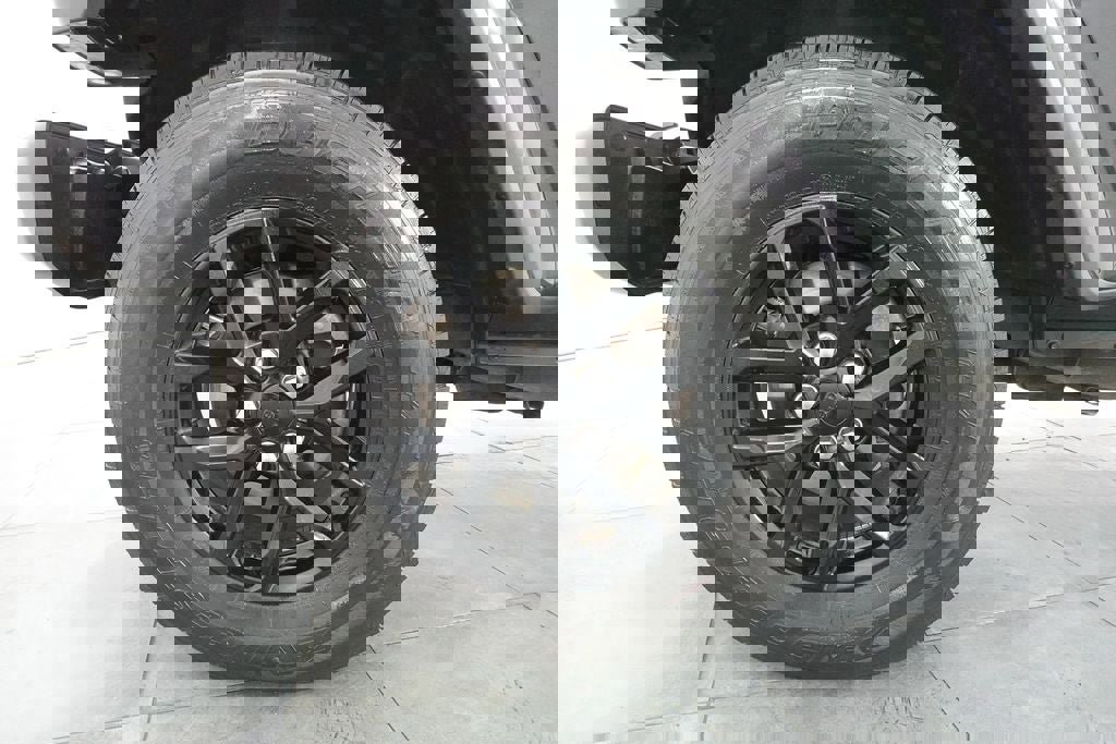 Used 2022 Jeep Gladiator Sport image 35