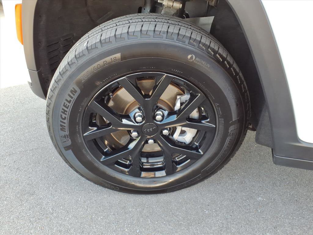 Used 2024 Jeep Grand Cherokee L Altitude image 9