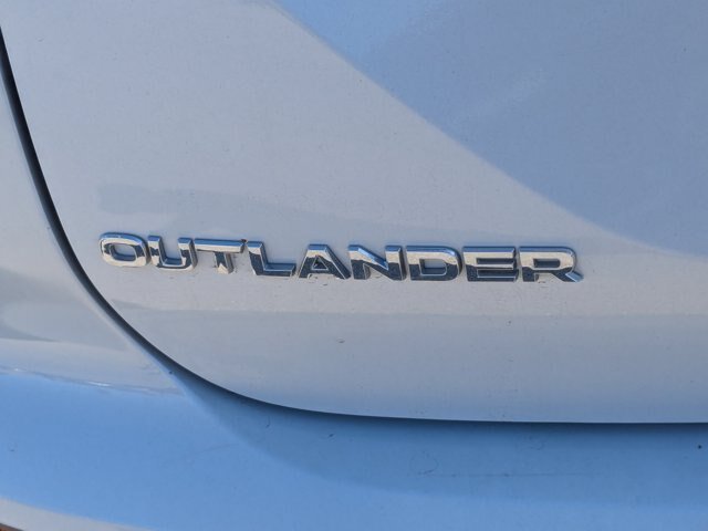 Used 2024 Mitsubishi Outlander SE FWD image 27