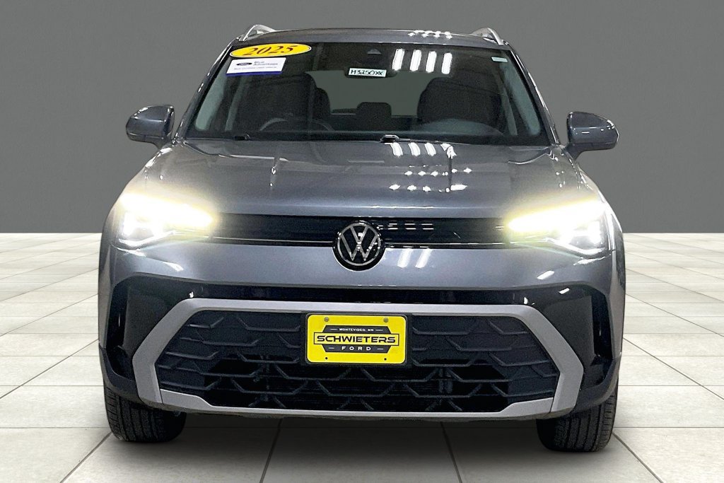 Used 2025 Volkswagen Taos SE AWD/4WD image 3