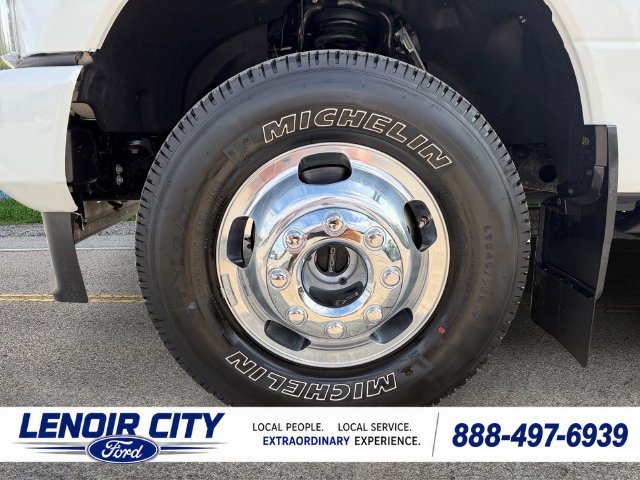 Certified 2021 Ford F350 Platinum AWD/4WD image 9